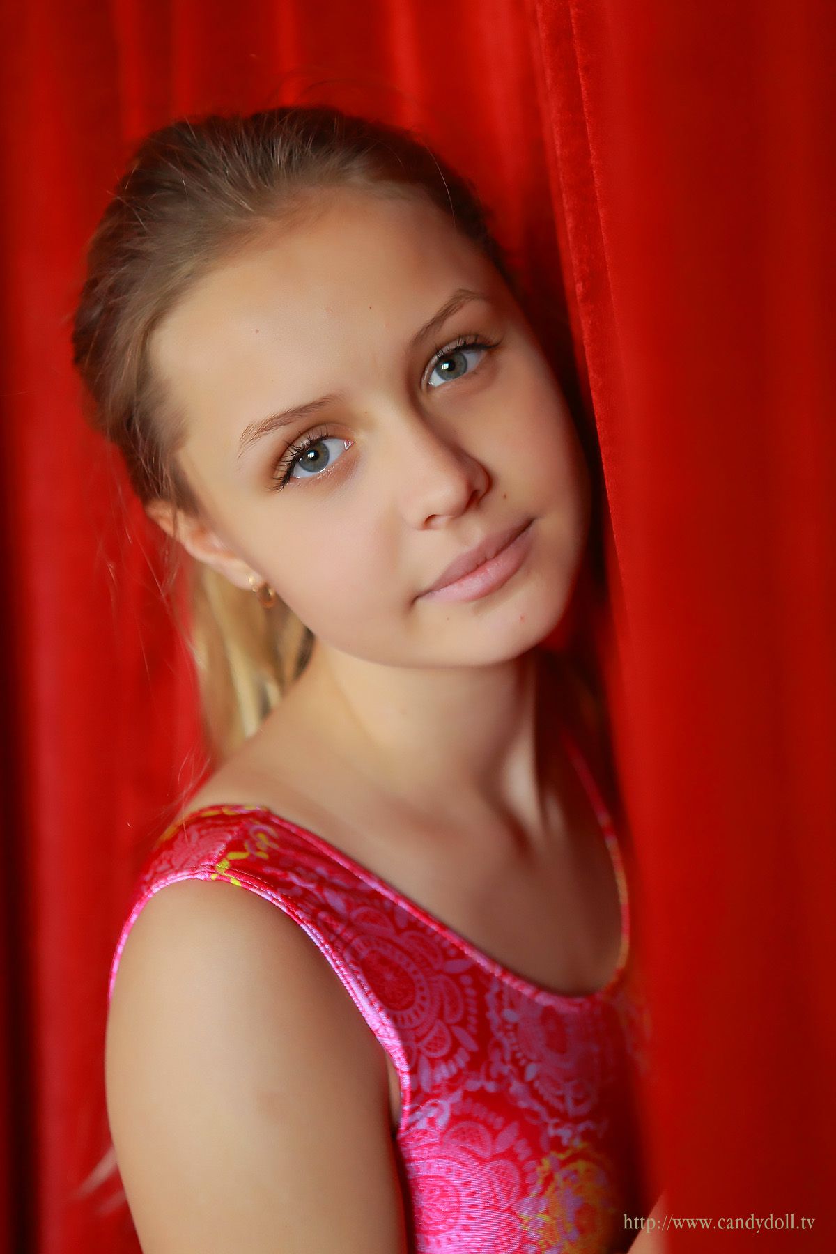 MikaS精美套图第三十二弹(100P)